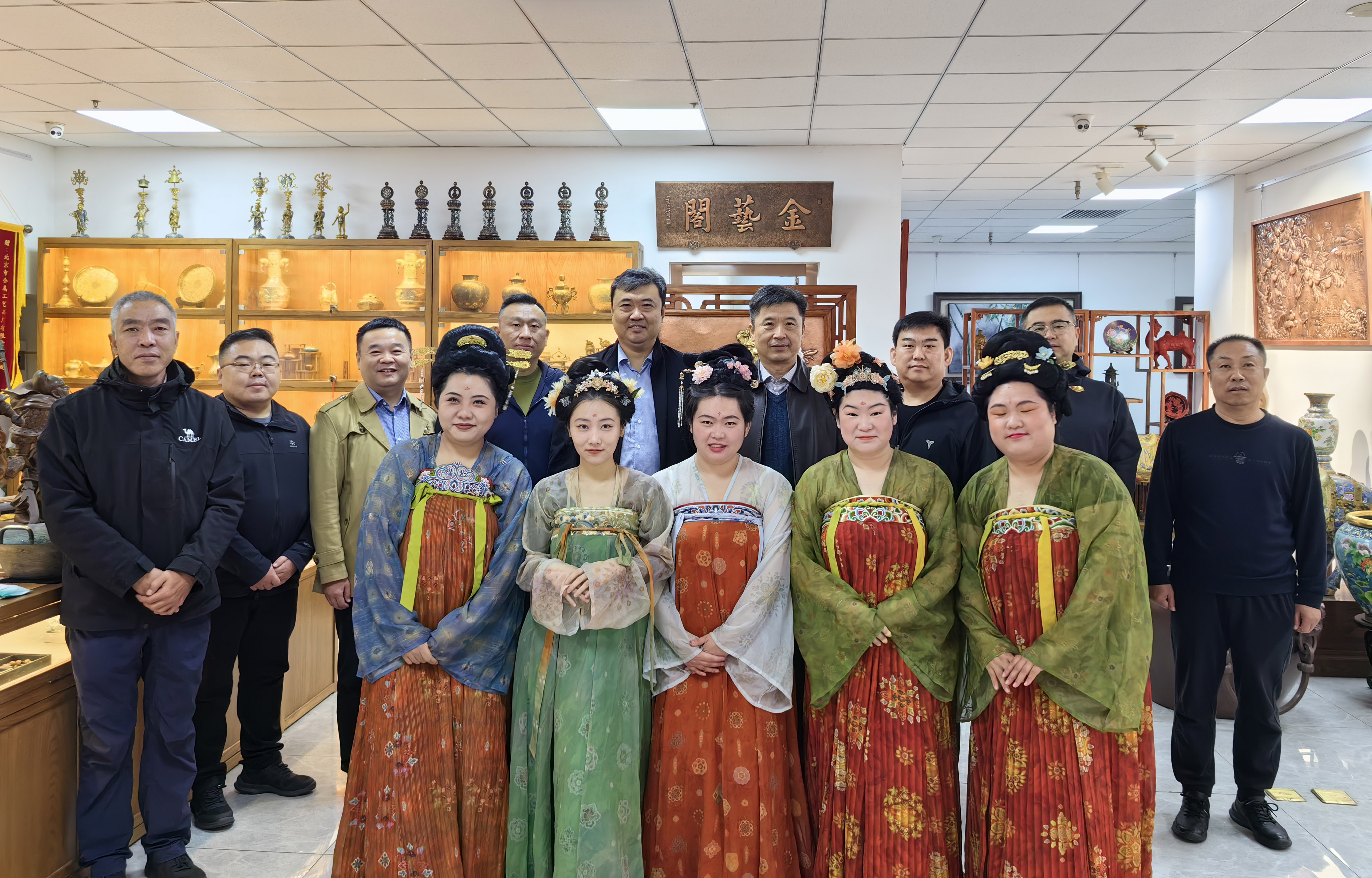 非遺共鑒·匠心傳承——濰坊市坊子區(qū)領(lǐng)導(dǎo)蒞臨金屬公司參觀交流